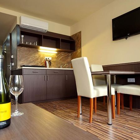 Corvin Apartman Дьюла Экстерьер фото