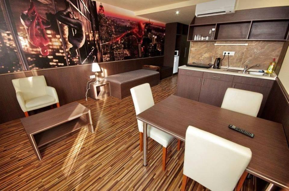 Corvin Apartman Дьюла Экстерьер фото