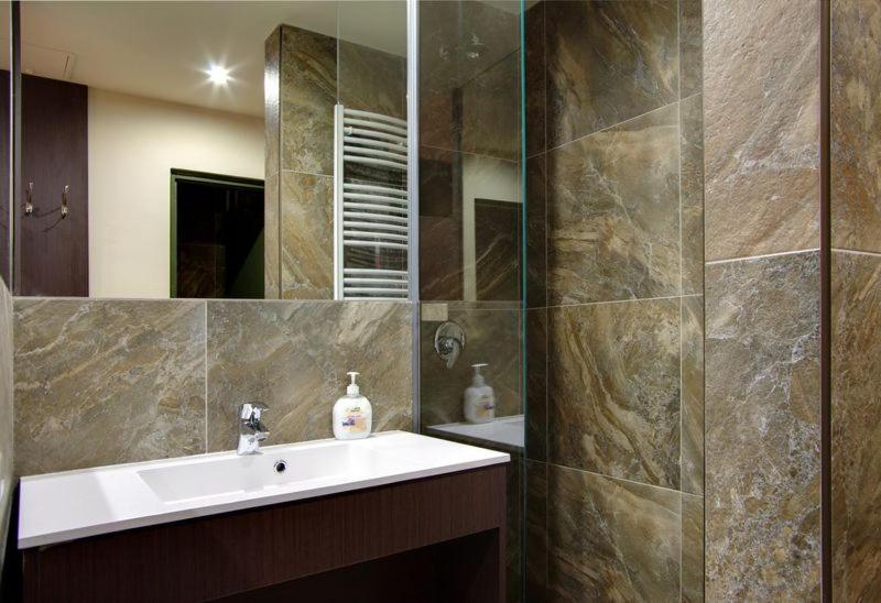 Corvin Apartman Дьюла Экстерьер фото