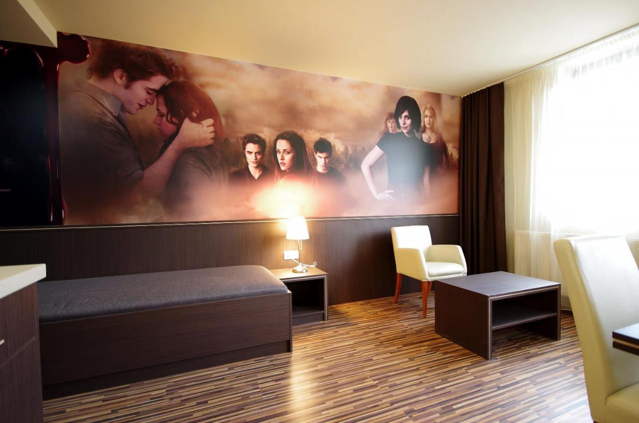Corvin Apartman Дьюла Экстерьер фото