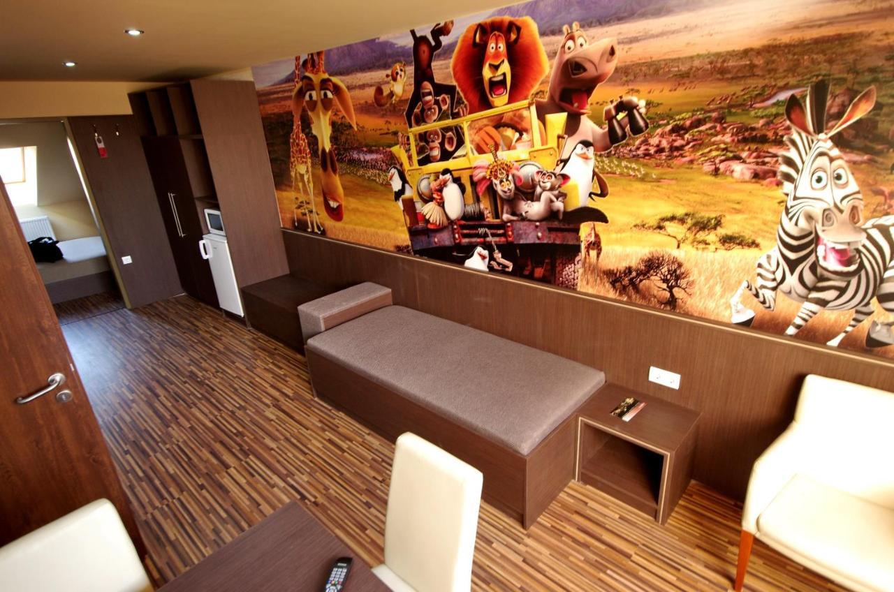 Corvin Apartman Дьюла Экстерьер фото