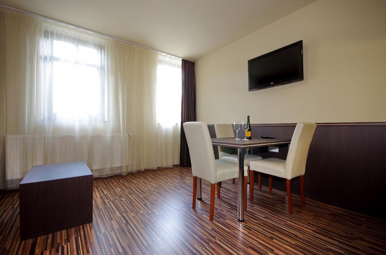 Corvin Apartman Дьюла Экстерьер фото