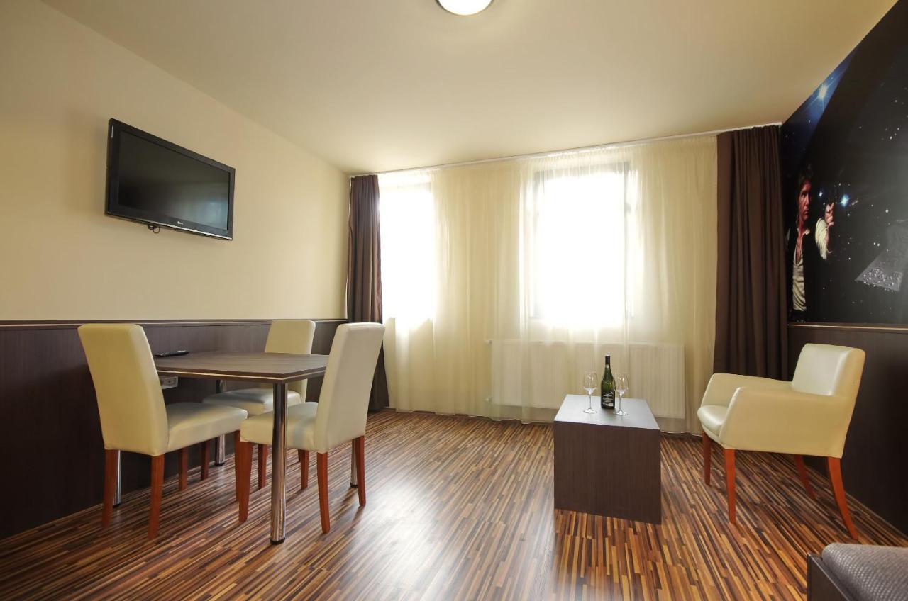 Corvin Apartman Дьюла Экстерьер фото