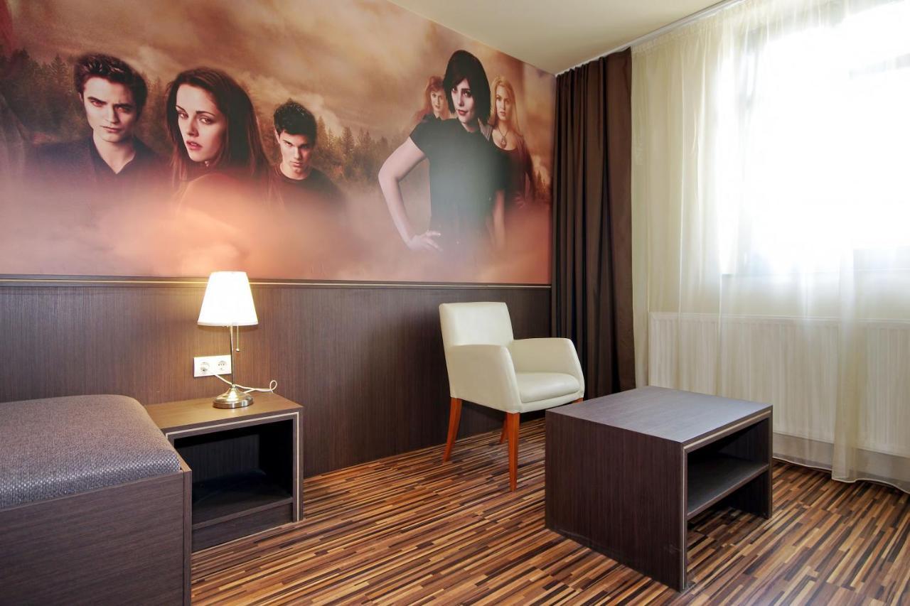 Corvin Apartman Дьюла Экстерьер фото