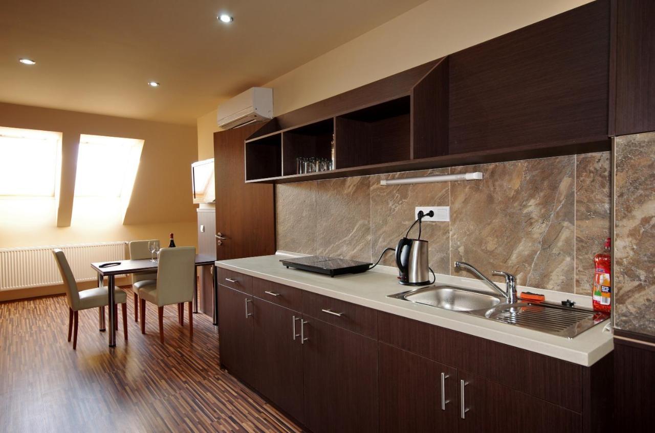 Corvin Apartman Дьюла Экстерьер фото