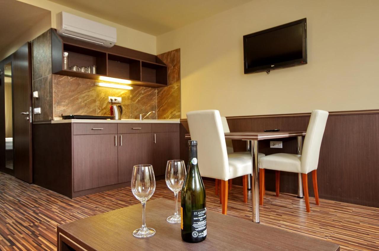 Corvin Apartman Дьюла Экстерьер фото