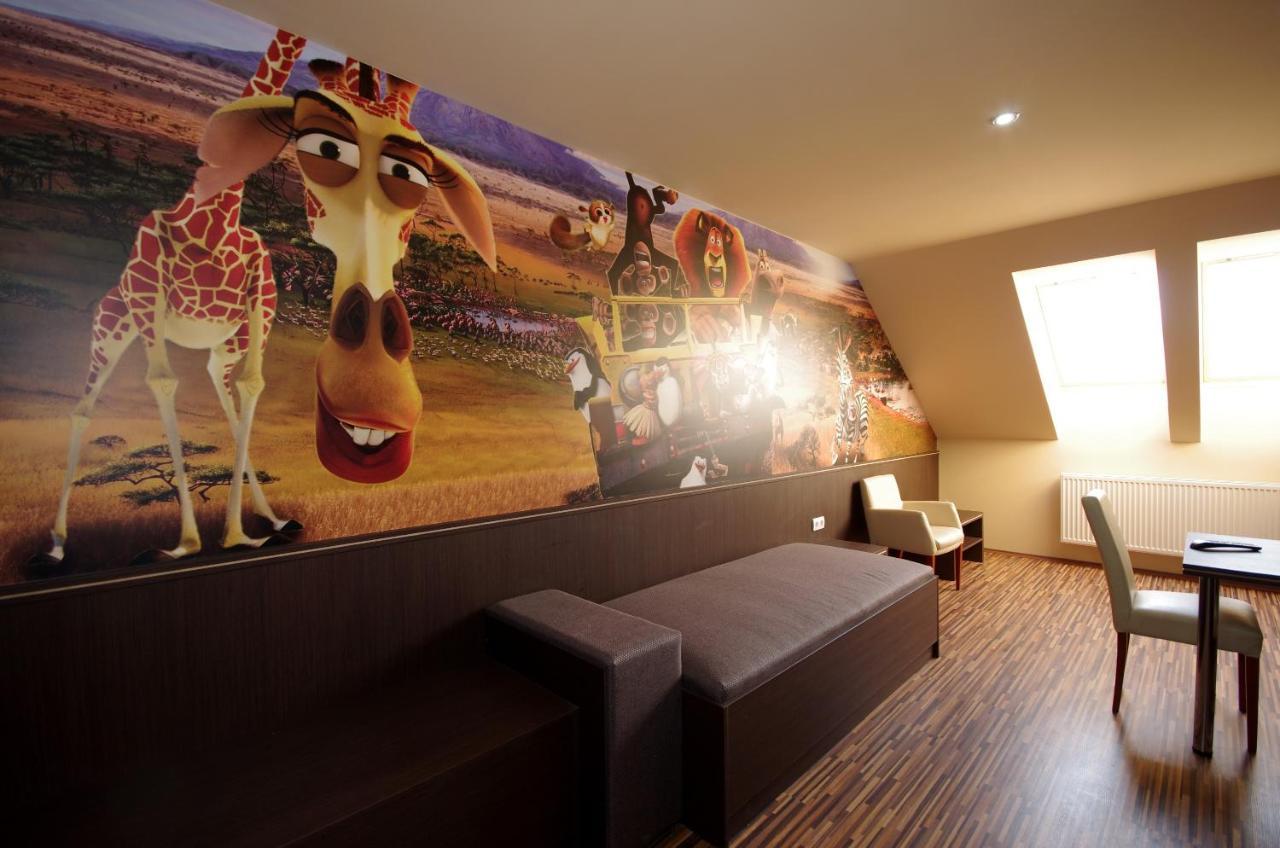 Corvin Apartman Дьюла Экстерьер фото